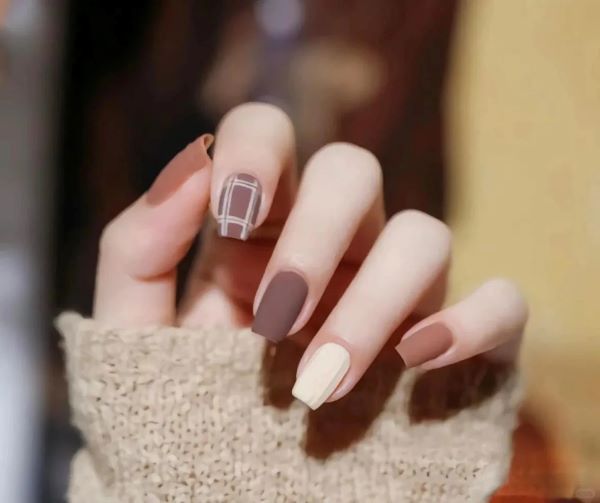 nail nhám 19