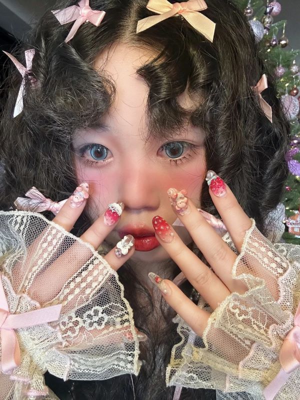 nail quả dâu 1
