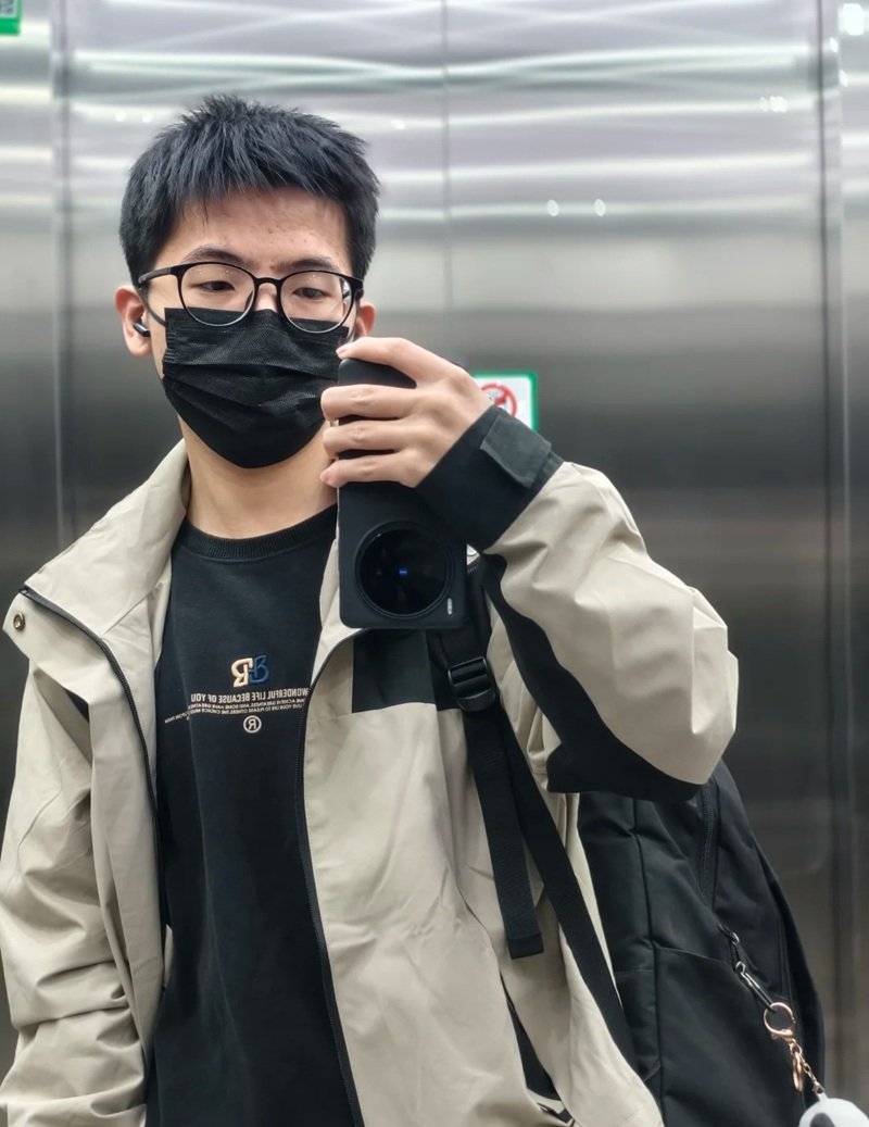 ảnh con trai đeo khẩu trang đen 11