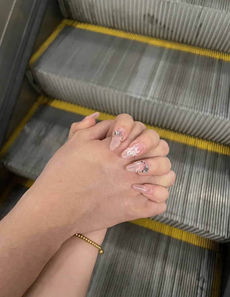 hình ảnh người yêu nắm tay