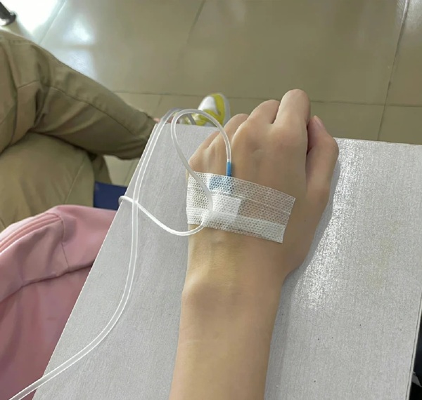 ảnh truyền nước ở tay nam 21