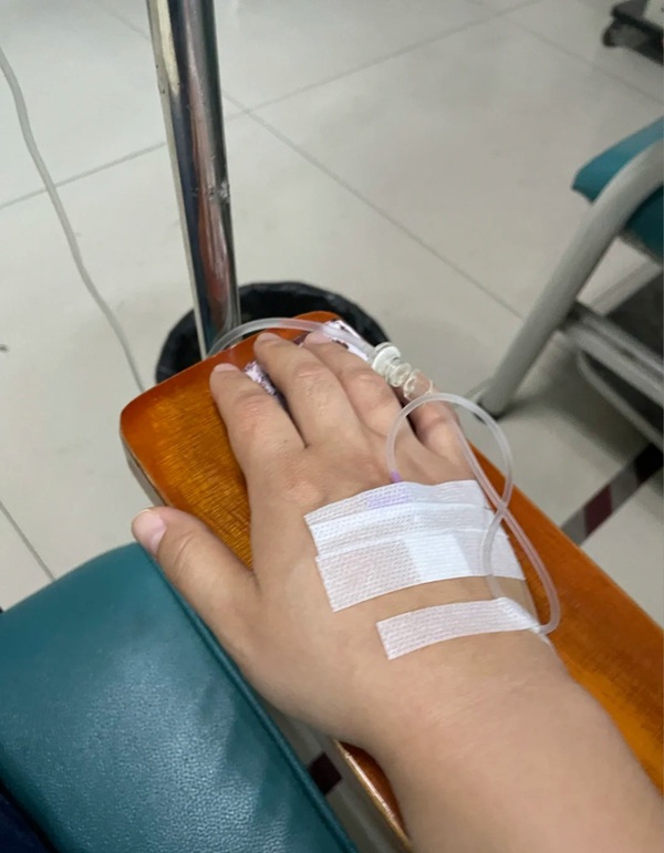 ảnh truyền nước ở tay nam 22