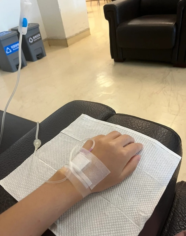 ảnh truyền nước ở tay nam 34
