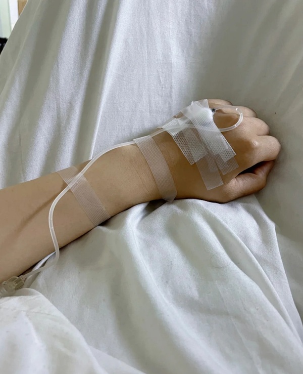 ảnh truyền nước ở tay nam 41
