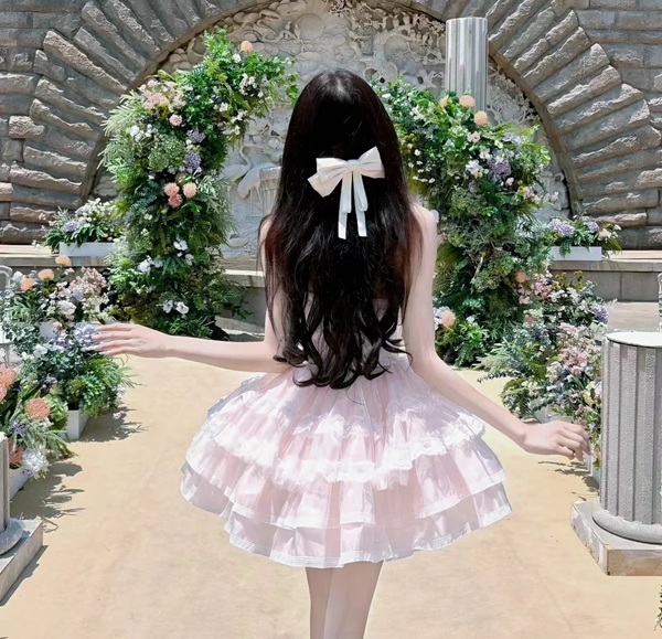 avatar cô gái quay lưng 19