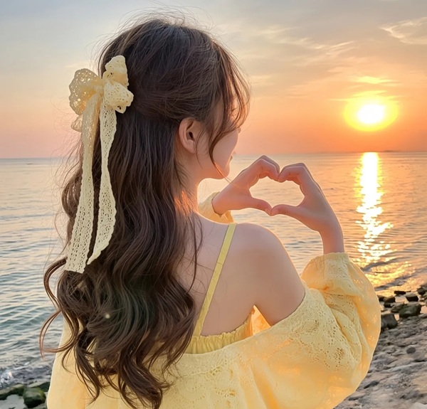 avatar cô gái quay lưng 26