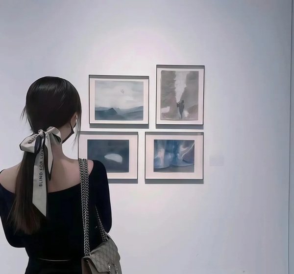avatar cô gái quay lưng 29