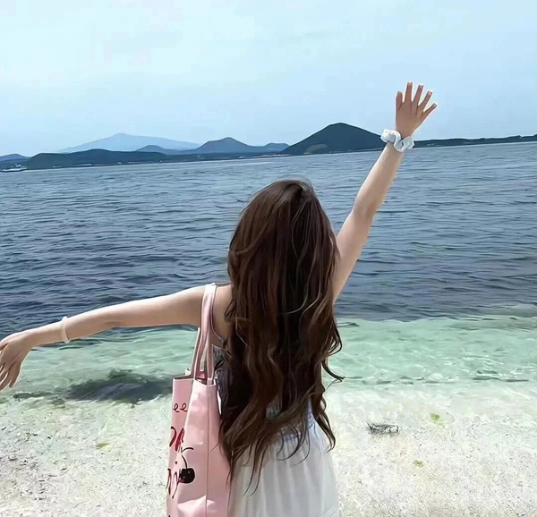 avatar cô gái quay lưng 32