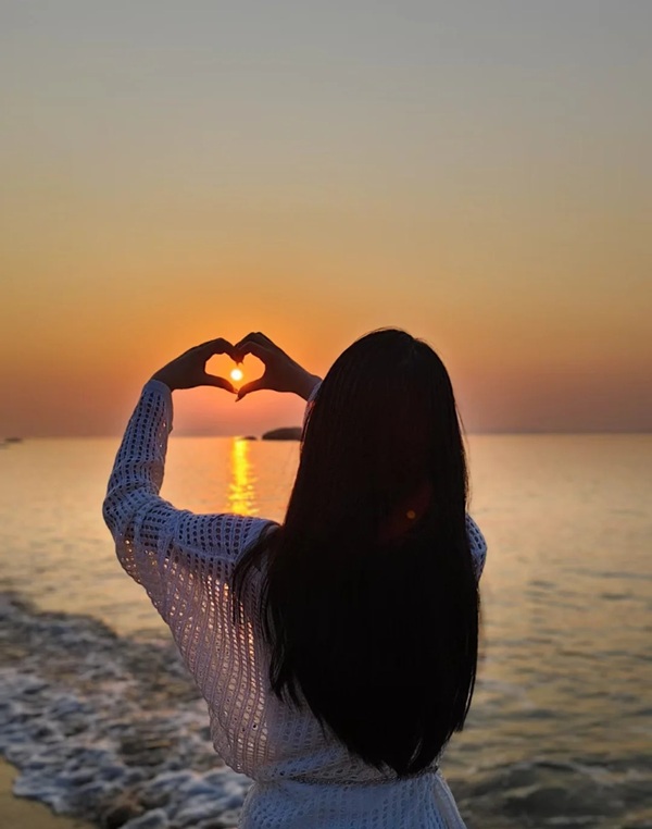 avatar cô gái quay lưng 37