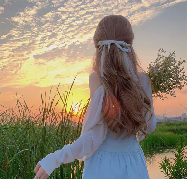 avatar cô gái quay lưng 43