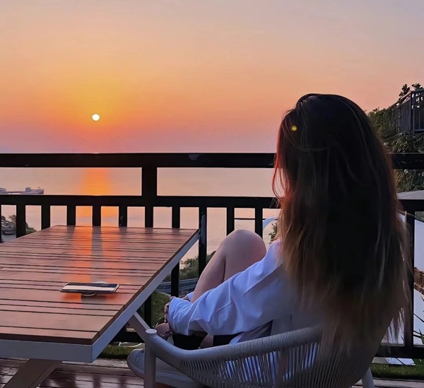 avatar cô gái quay lưng 9