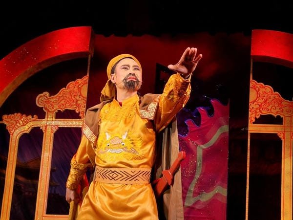 Ai được mệnh danh là “anh hùng áo vải cờ đào” 3