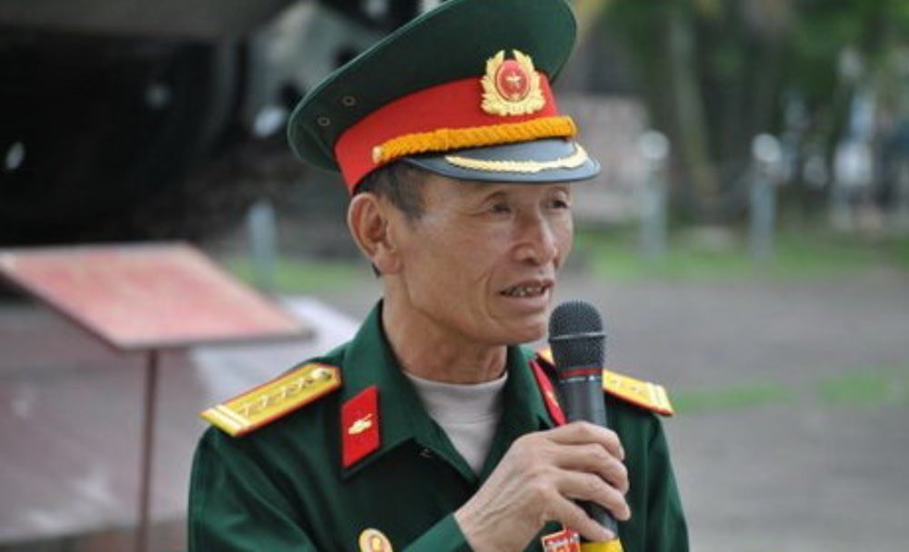 ai là người chiến sĩ cắm lá cờ đầu tiên trên nóc dinh độc lập 1