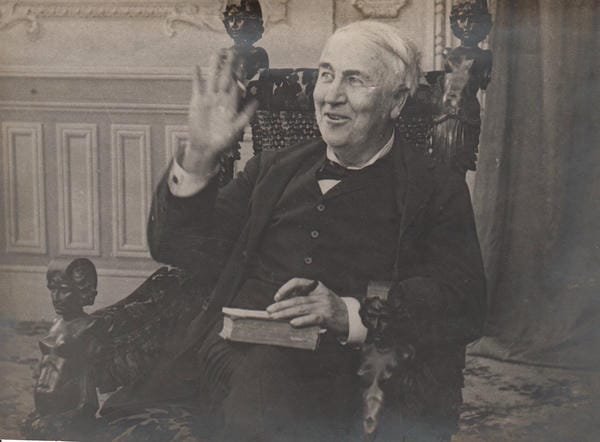 ai là người phát minh ra bóng đèn điện (1)