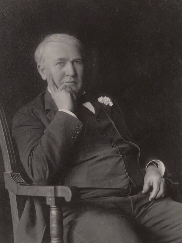 ai là người phát minh ra bóng đèn điện (10)