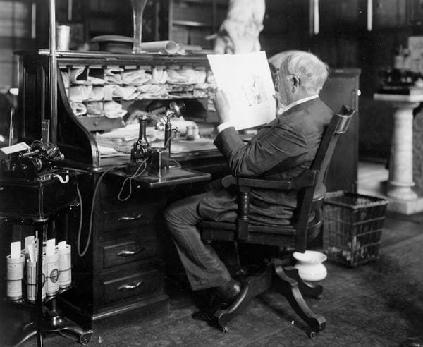 ai là người phát minh ra bóng đèn điện (11)