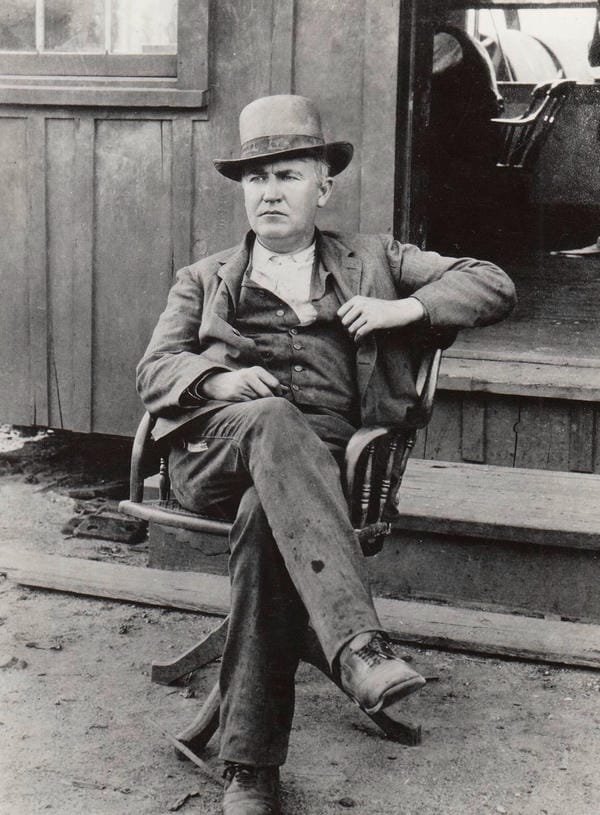 ai là người phát minh ra bóng đèn điện (12)