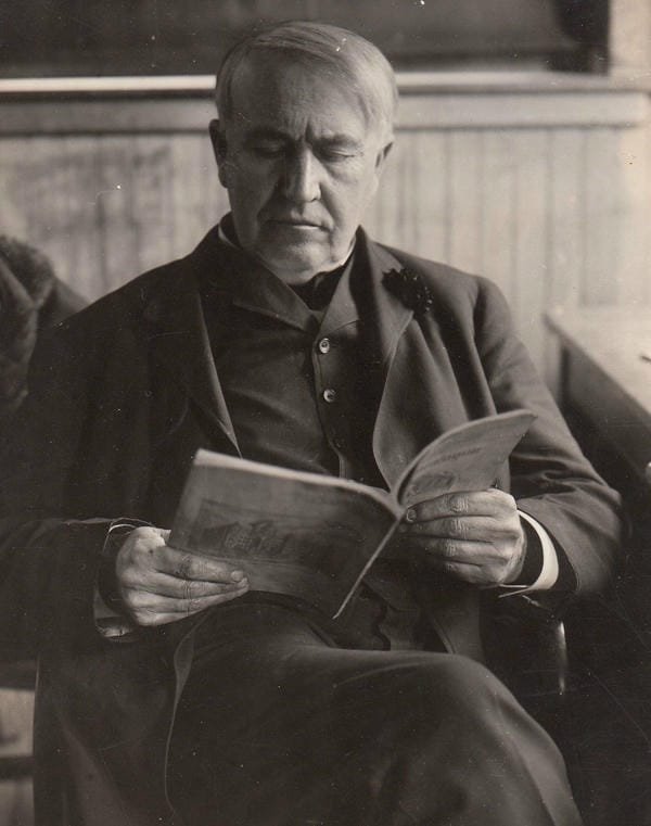 ai là người phát minh ra bóng đèn điện (16)