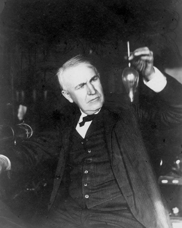 ai là người phát minh ra bóng đèn điện (18)