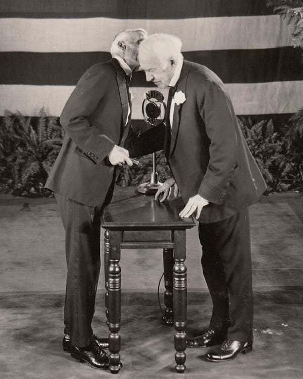 ai là người phát minh ra bóng đèn điện (19)