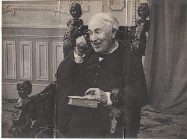 ai là người phát minh ra bóng đèn điện (2)