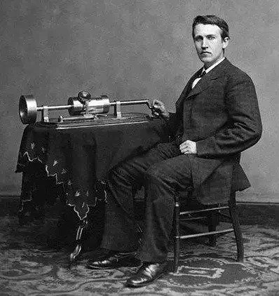 ai là người phát minh ra bóng đèn điện (22)