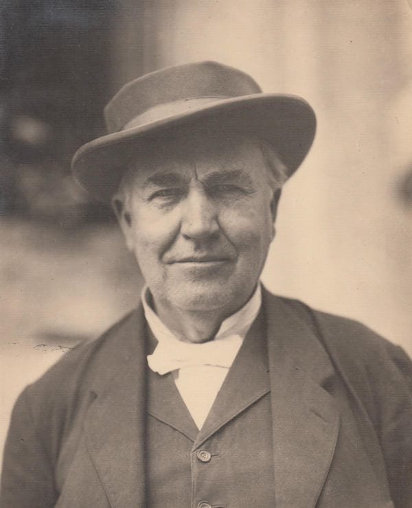 ai là người phát minh ra bóng đèn điện (6)