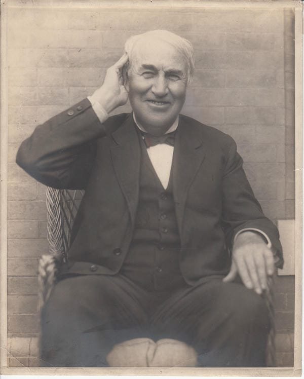 ai là người phát minh ra bóng đèn điện (9)