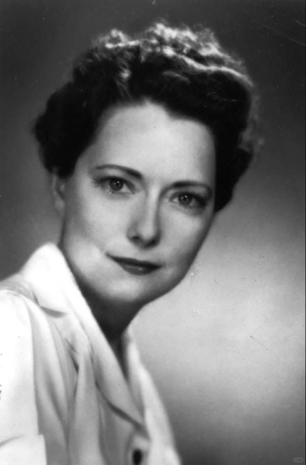 Ai là tác giả của tiểu thuyết “Cuốn theo chiều gió”?