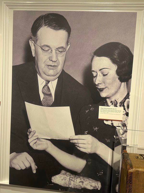 Ai là tác giả của tiểu thuyết “Cuốn theo chiều gió”?