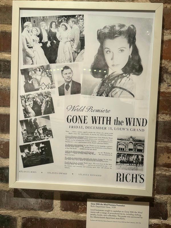 Ai là tác giả của tiểu thuyết “Cuốn theo chiều gió”?