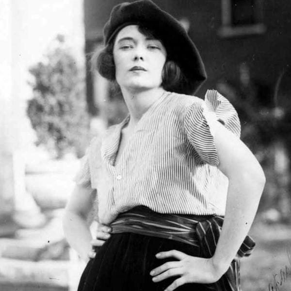 Ai là tác giả của tiểu thuyết “Cuốn theo chiều gió”?