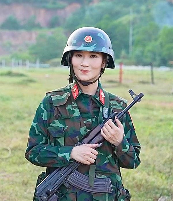 chồng biên tập viên khánh trang la ai 23