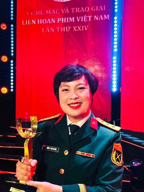 đạo diễn phim mưa đỏ là ai 12