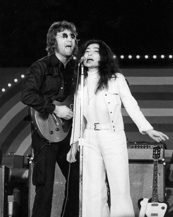 ai là người sáng tác bài hát “imagine” 17