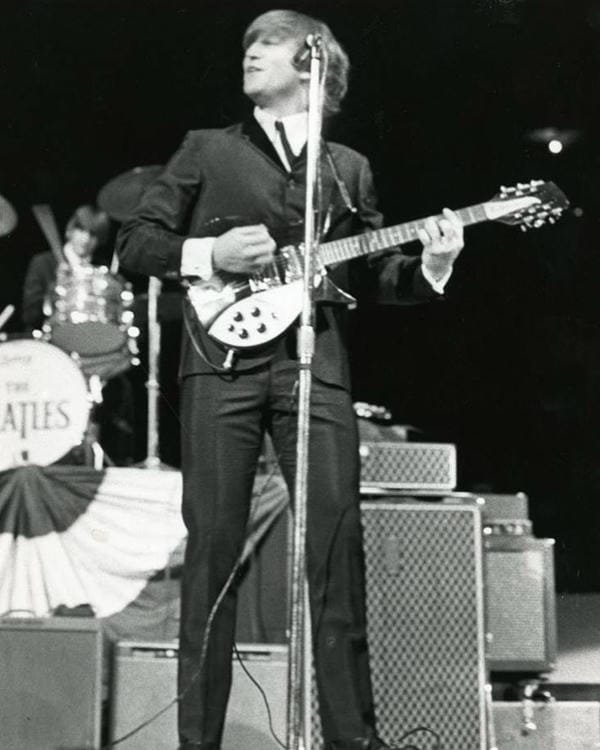 ai là người sáng tác bài hát “imagine” 7