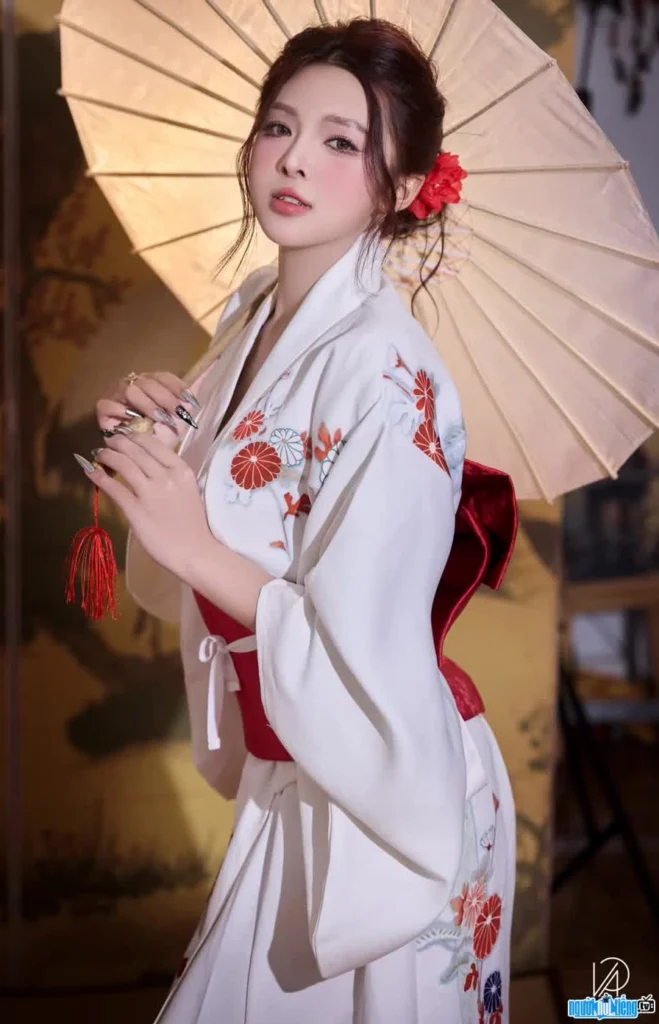 mochiii-la-ai-he-lo-danh-tinh-streamerhot-girl-ang-yeu-2026_403
