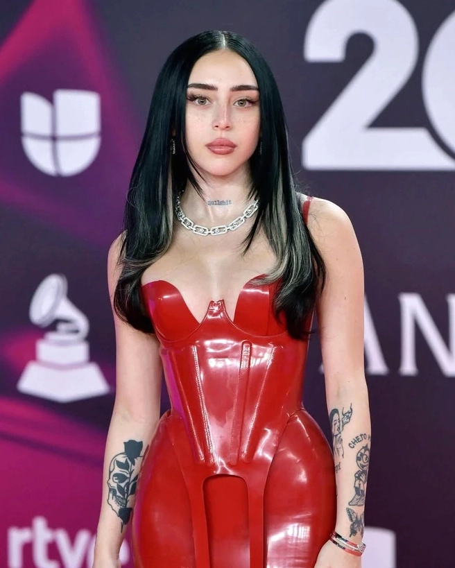 nicki-nicole-la-ai-he-lo-su-that-ve-nu-ca-si-argentina-hot-n_866