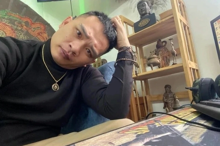 tien-bip-la-ai-he-lo-danh-tinh-hanh-tung-gay-song-mang_498