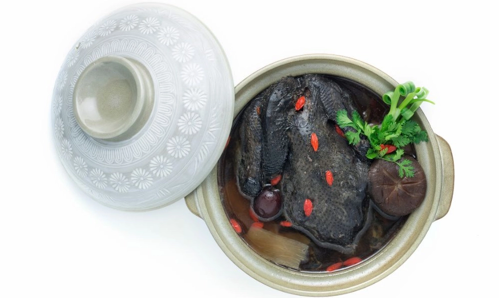 bi-quyet-cach-nau-ga-tiem-thuoc-bac-chuan-vi-bo-duong-tai-nh_980